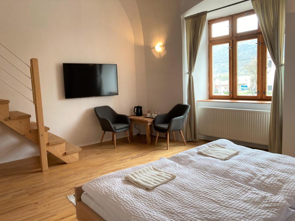 Bed & Breakfast Hugo Plesivec Bagian luar foto