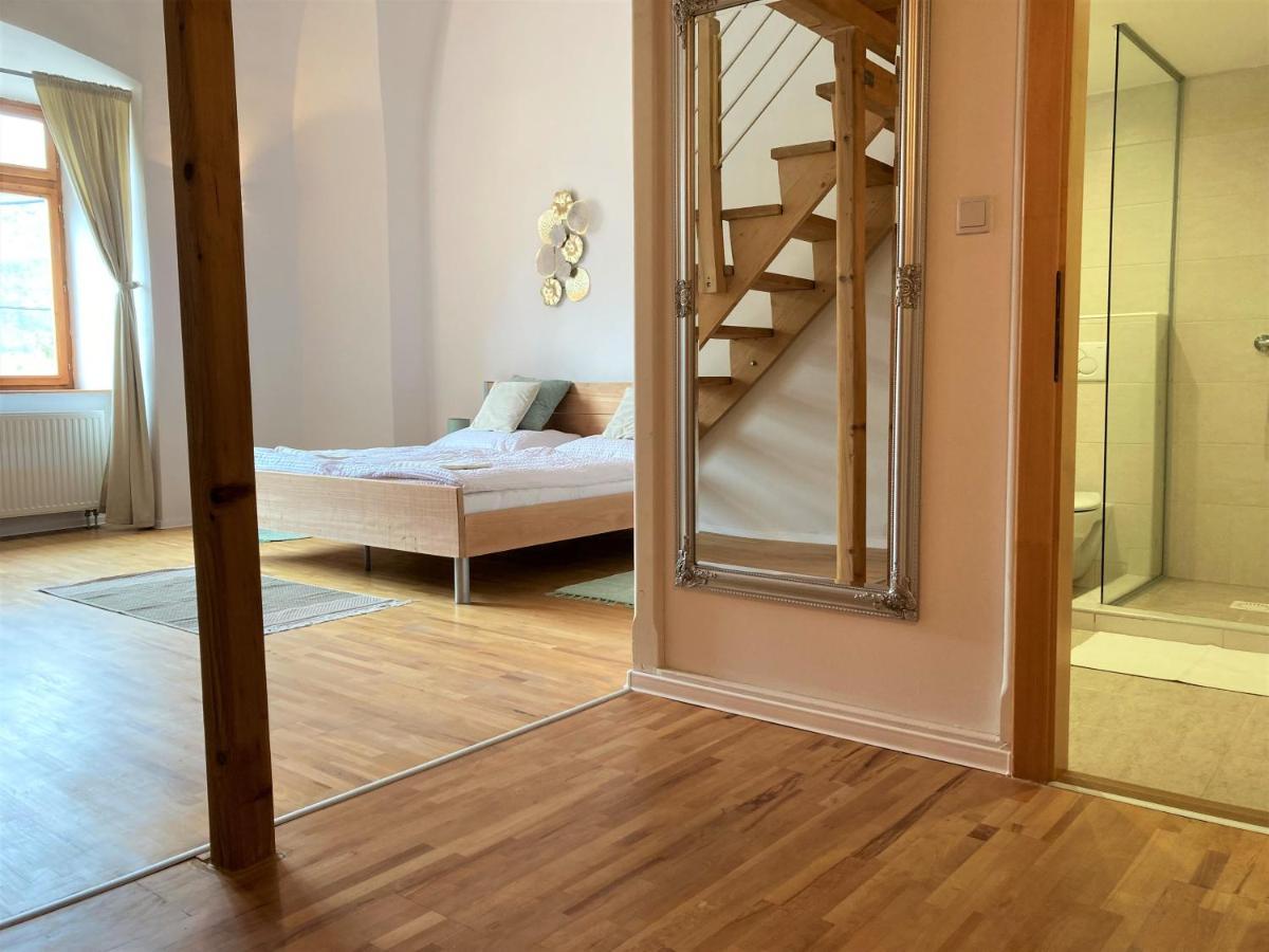 Bed & Breakfast Hugo Plesivec Bagian luar foto