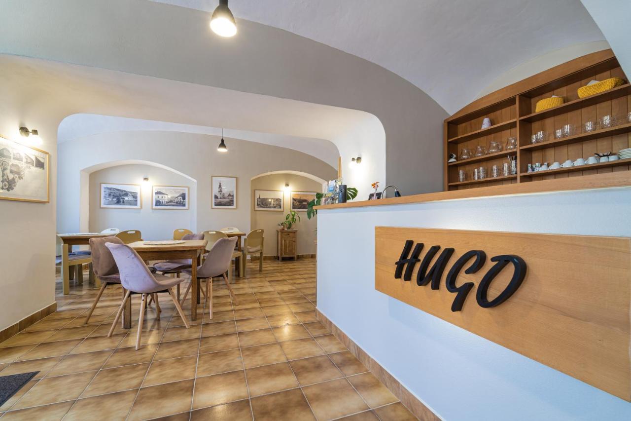 Bed & Breakfast Hugo Plesivec Bagian luar foto