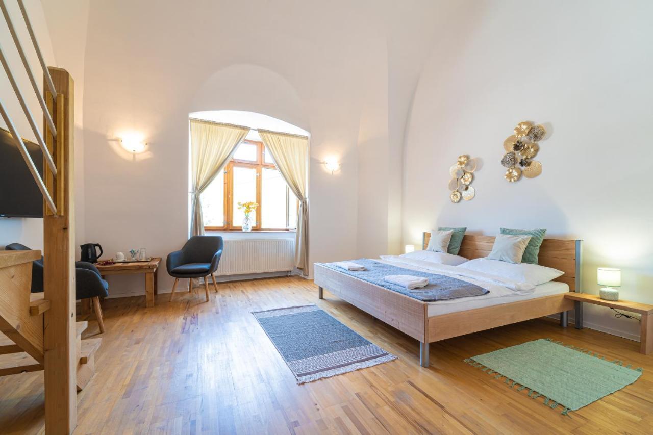 Bed & Breakfast Hugo Plesivec Bagian luar foto