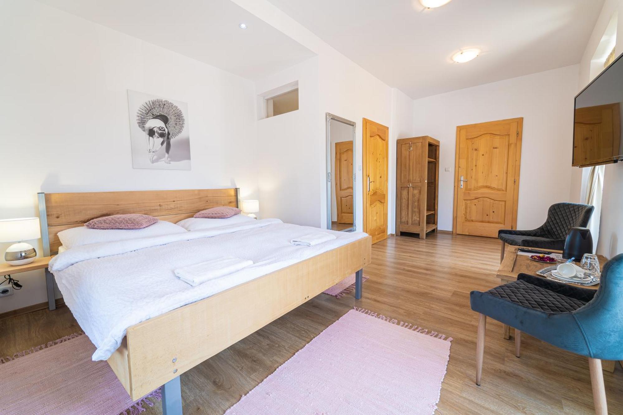 Bed & Breakfast Hugo Plesivec Bagian luar foto