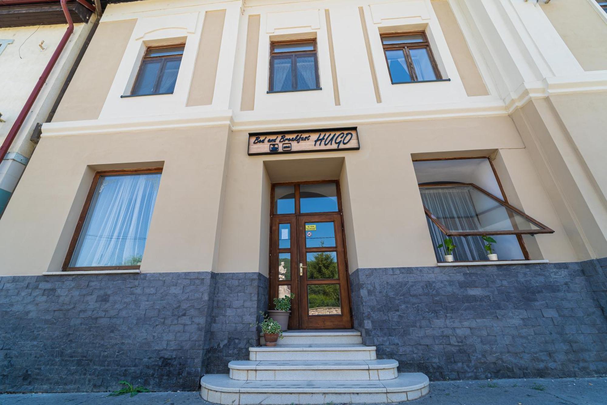Bed & Breakfast Hugo Plesivec Bagian luar foto