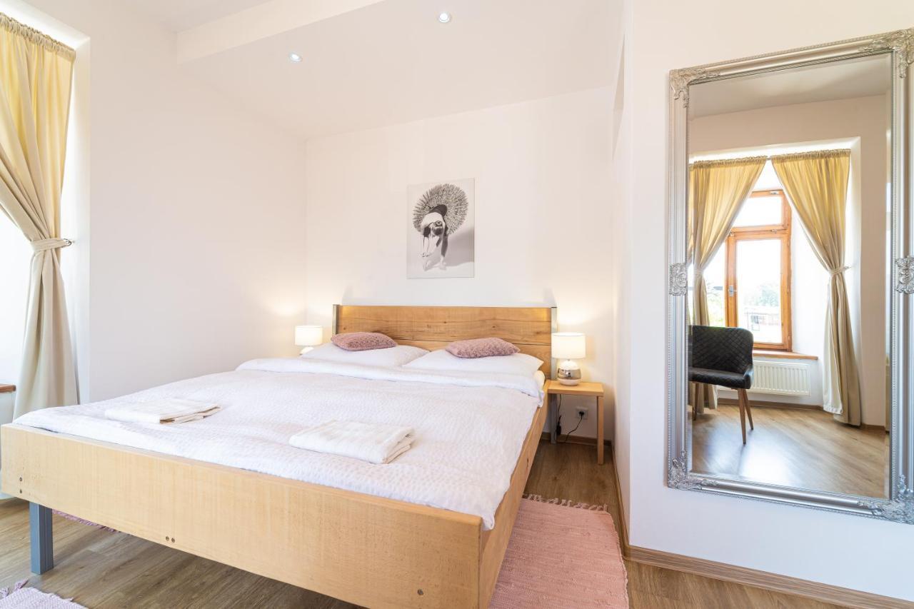 Bed & Breakfast Hugo Plesivec Bagian luar foto