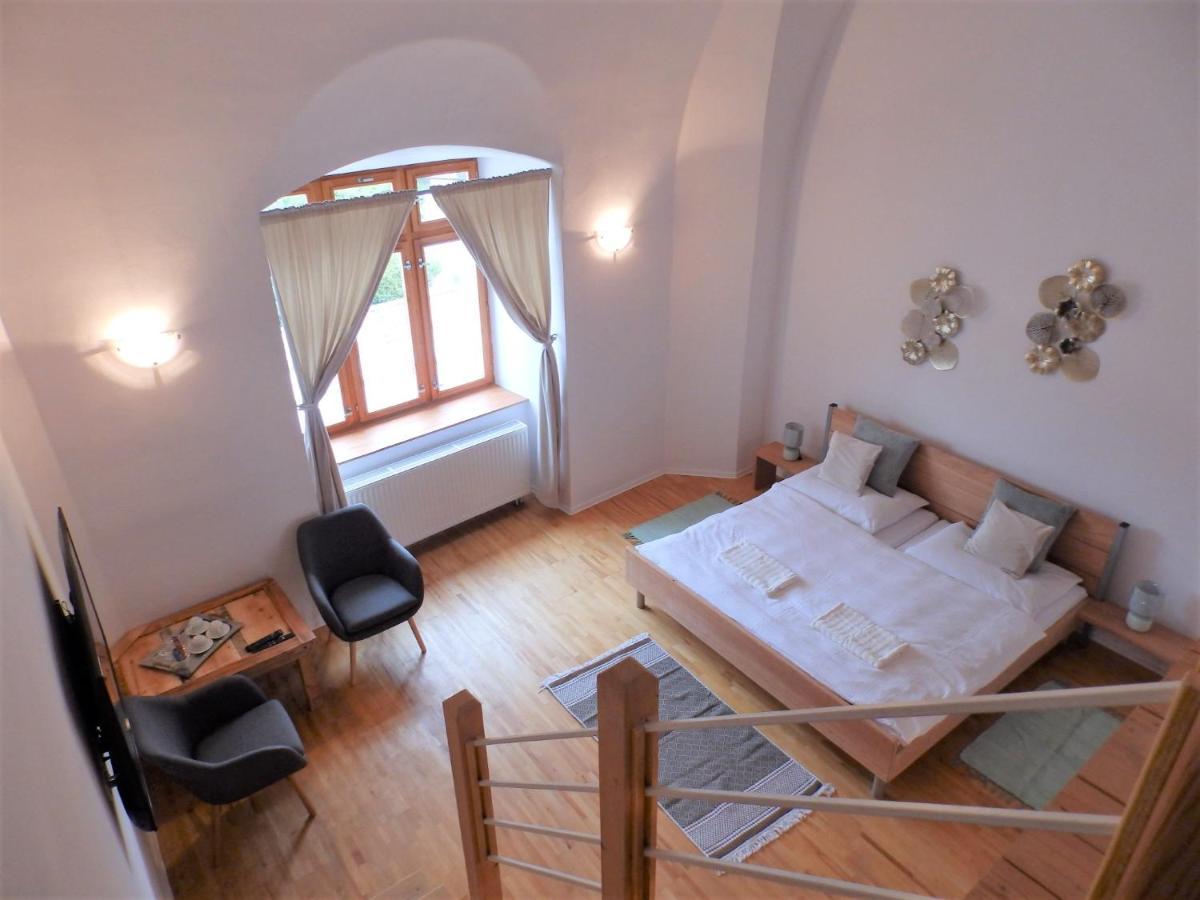 Bed & Breakfast Hugo Plesivec Bagian luar foto