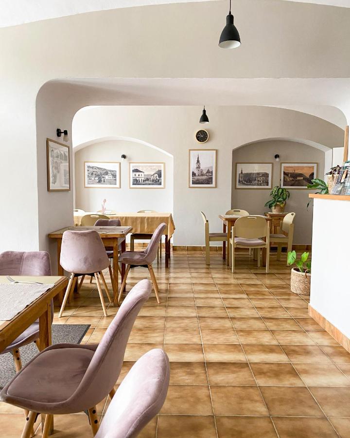 Bed & Breakfast Hugo Plesivec Bagian luar foto