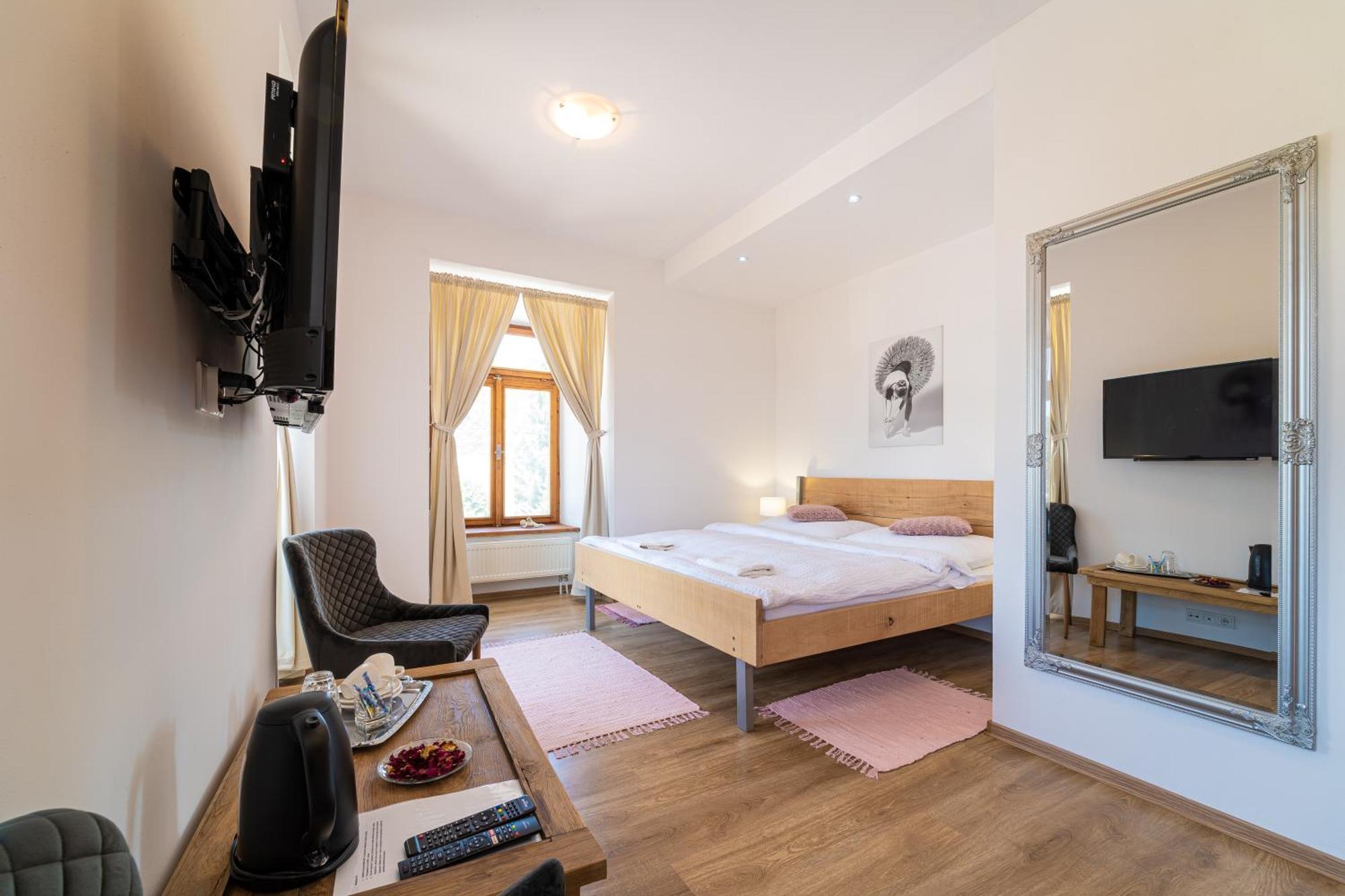 Bed & Breakfast Hugo Plesivec Bagian luar foto