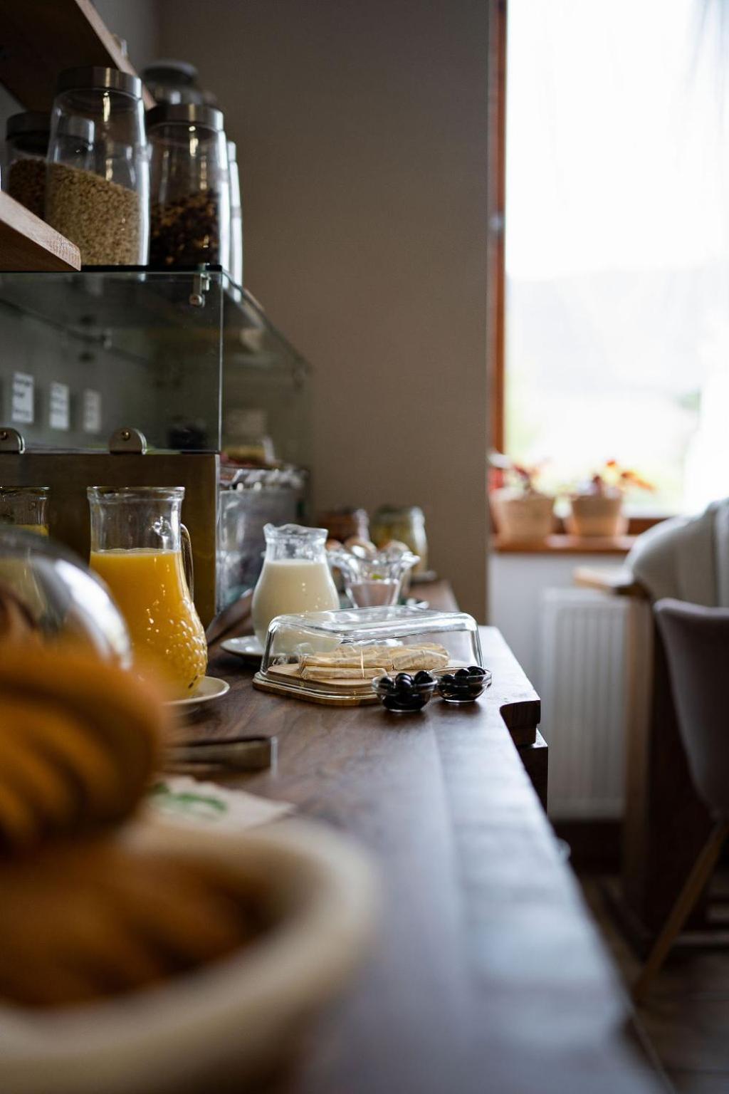 Bed & Breakfast Hugo Plesivec Bagian luar foto