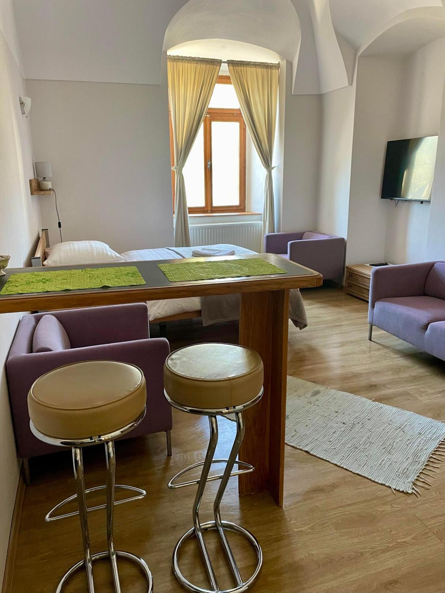 Bed & Breakfast Hugo Plesivec Bagian luar foto